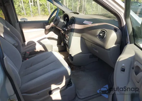 2002 Dodge Grand Caravan Sport z USA, uszkodzony, nr VIN 2B4GP44332R745174